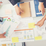 会議している風景の写真