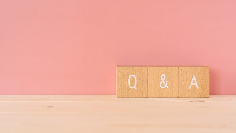 Q＆Aと書いたブロックの写真