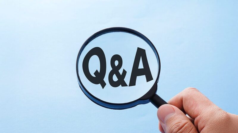 Q＆Aを虫眼鏡でズームしている写真