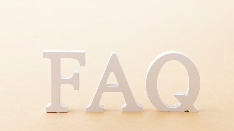 FAQと書いた木製ブロックの写真