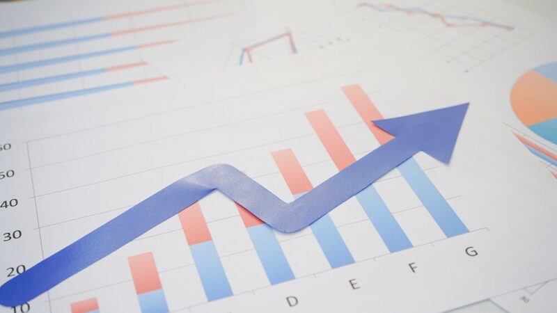 右肩上がりのグラフの写真