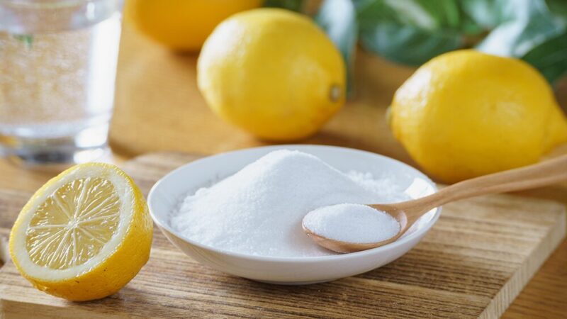 レモンと白い粉末の写真