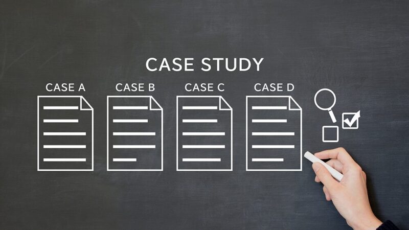 いろいろなケースが並んでいる写真