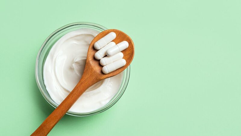 白いペーストとハードカプセルの写真